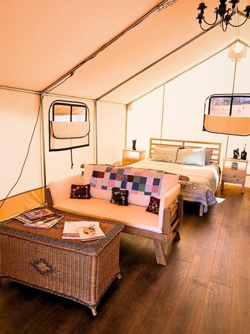 Silver Spur Homestead Luxury Glamping - The Cowboy Tombstone Exteriör bild