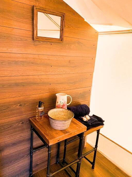 Silver Spur Homestead Luxury Glamping - The Cowboy Tombstone Exteriör bild